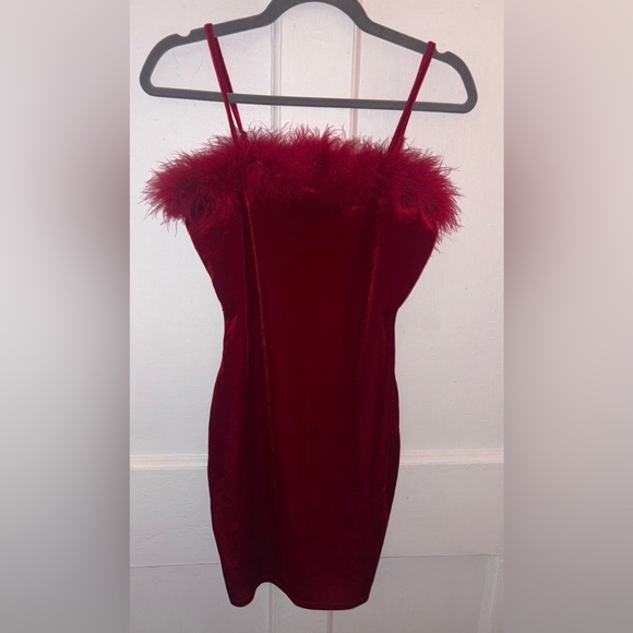 Elegant Red Fur-Trimmed Dress Fashion Nova Size Small - Picture 2 of 5